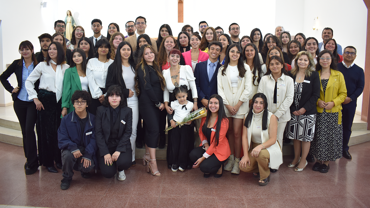 Estudiantes de Trabajo Social participan de ceremonia de bendición de piochas