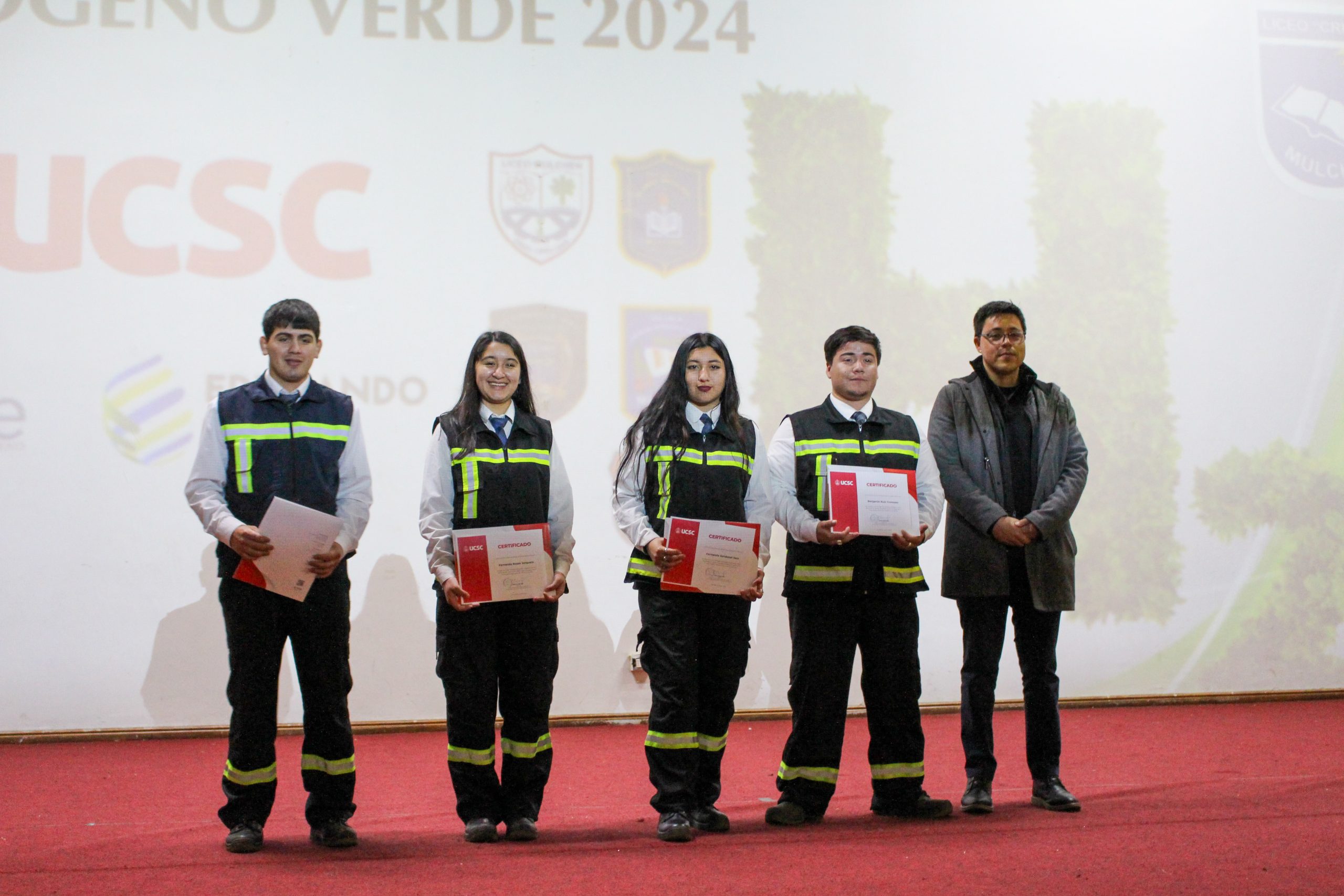 UCSC certifica a estudiantes y docentes en alfabetización de hidrógeno verde en Mulchén