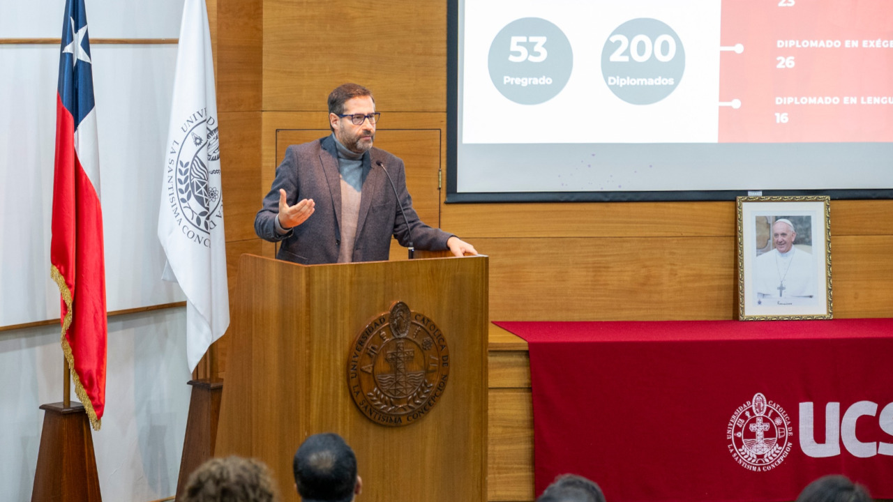 Decano Facultad de Estudios Teológicos y Filosofía realizó tradicional Cuenta Anual 2024