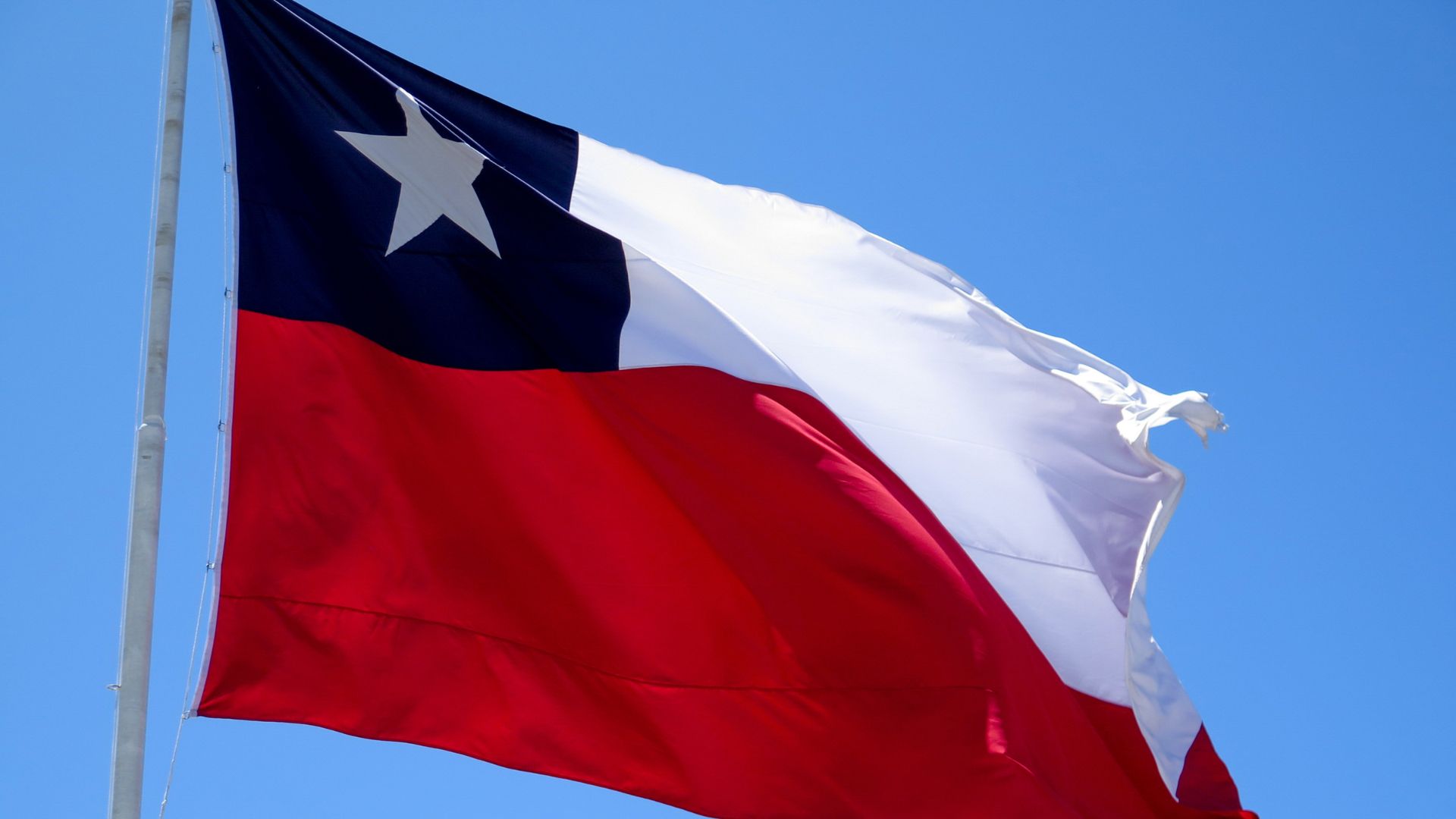 Orgullo nacional crece en Chile, pero persisten desafíos para fortalecer la cohesión social
