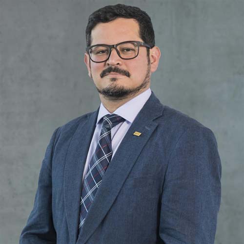 Dr. Claudio Oyarzo Vera