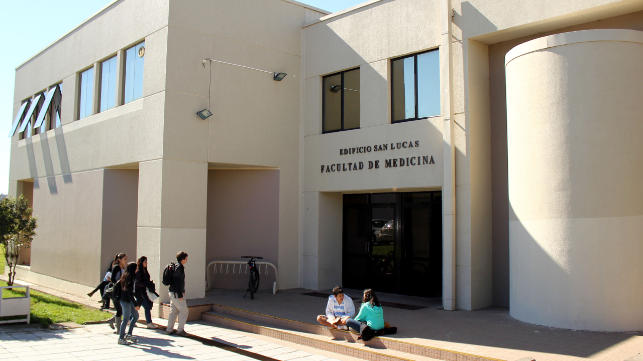 Carrera de Medicina recibe a pares evaluadores por Acreditación