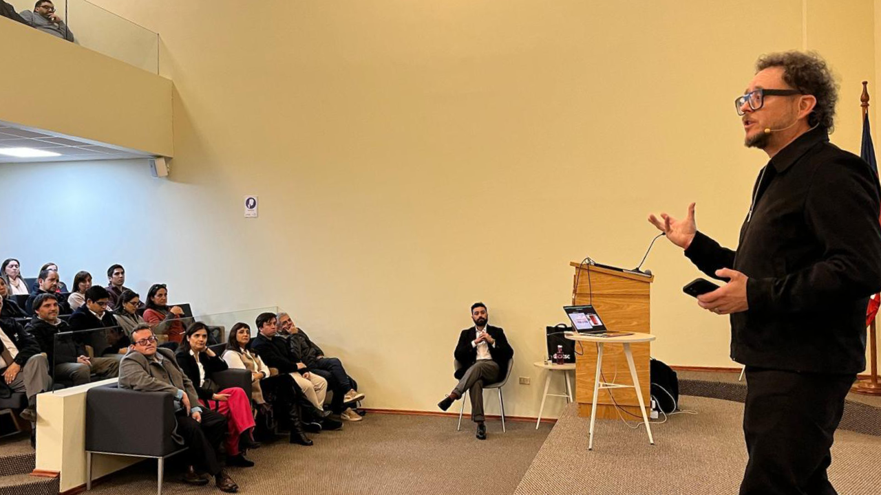 Ucampus: etapa de gestión de cambio cierra con charla sobre pensamiento creativo