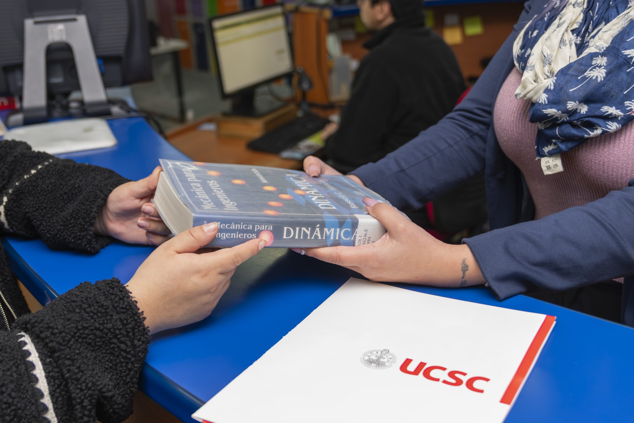 UCSC conmemora el Día del Bibliotecario con charla para equipo del Sistema de Bibliotecas&nbsp;