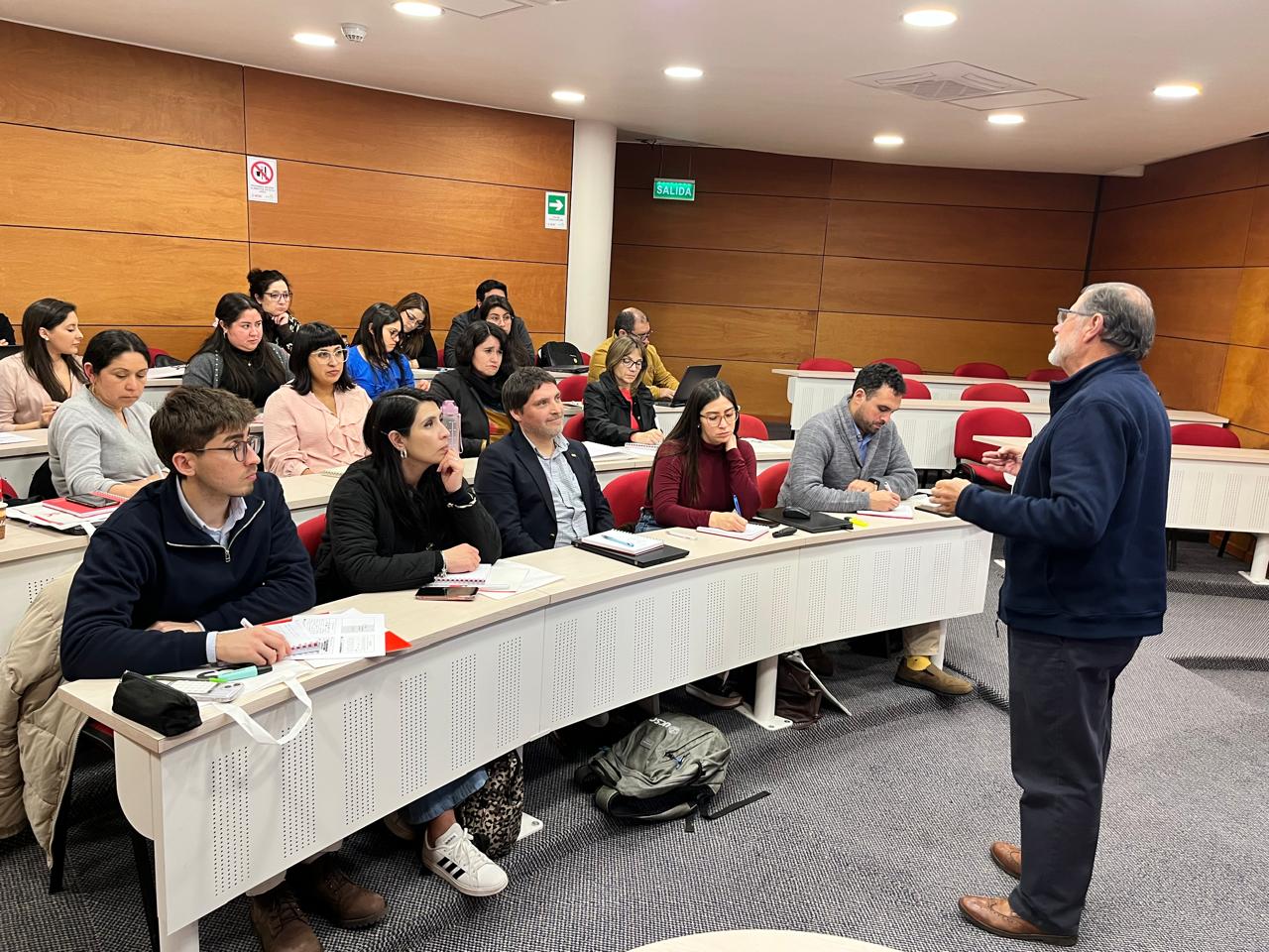 Trabajadores de UCSC y Udec se capacitan en implementación de sistemas de compensaciones