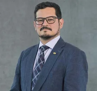 Dr. Claudio Oyarzo Vera 