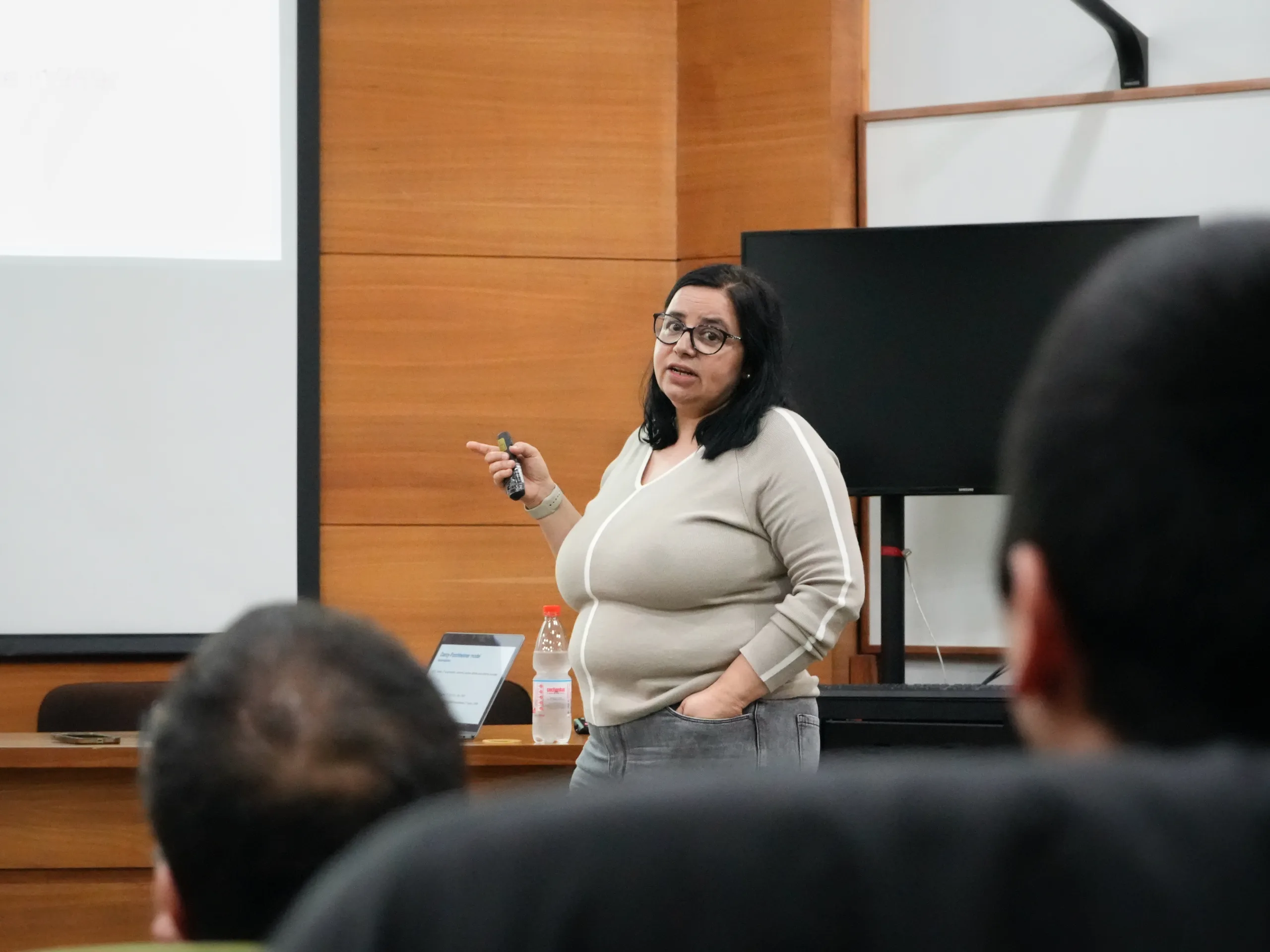 Visita internacional marca inicio de seminarios de Matemática y Física Aplicadas