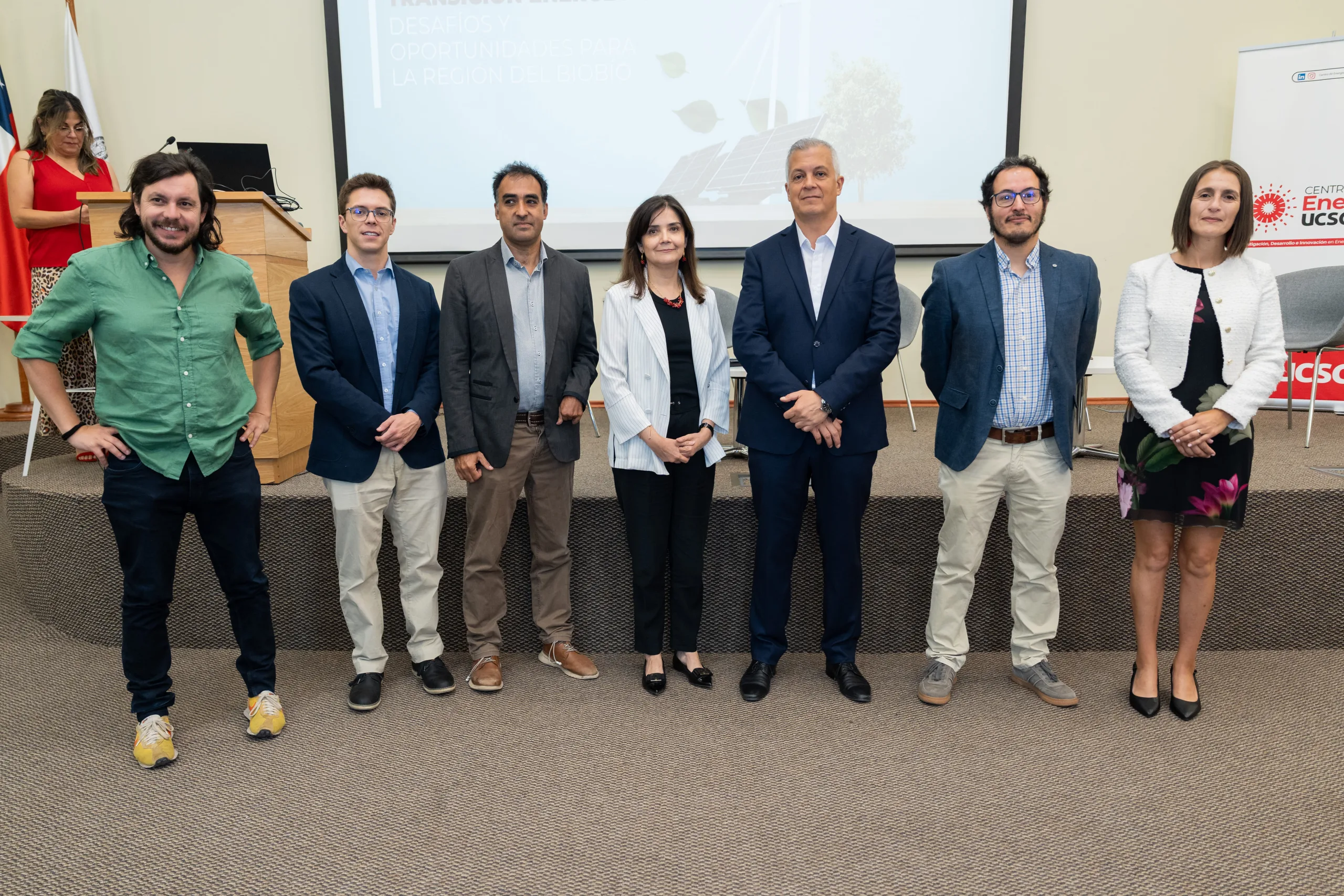 Seminario en la UCSC analizó avances y brechas de la transición energética