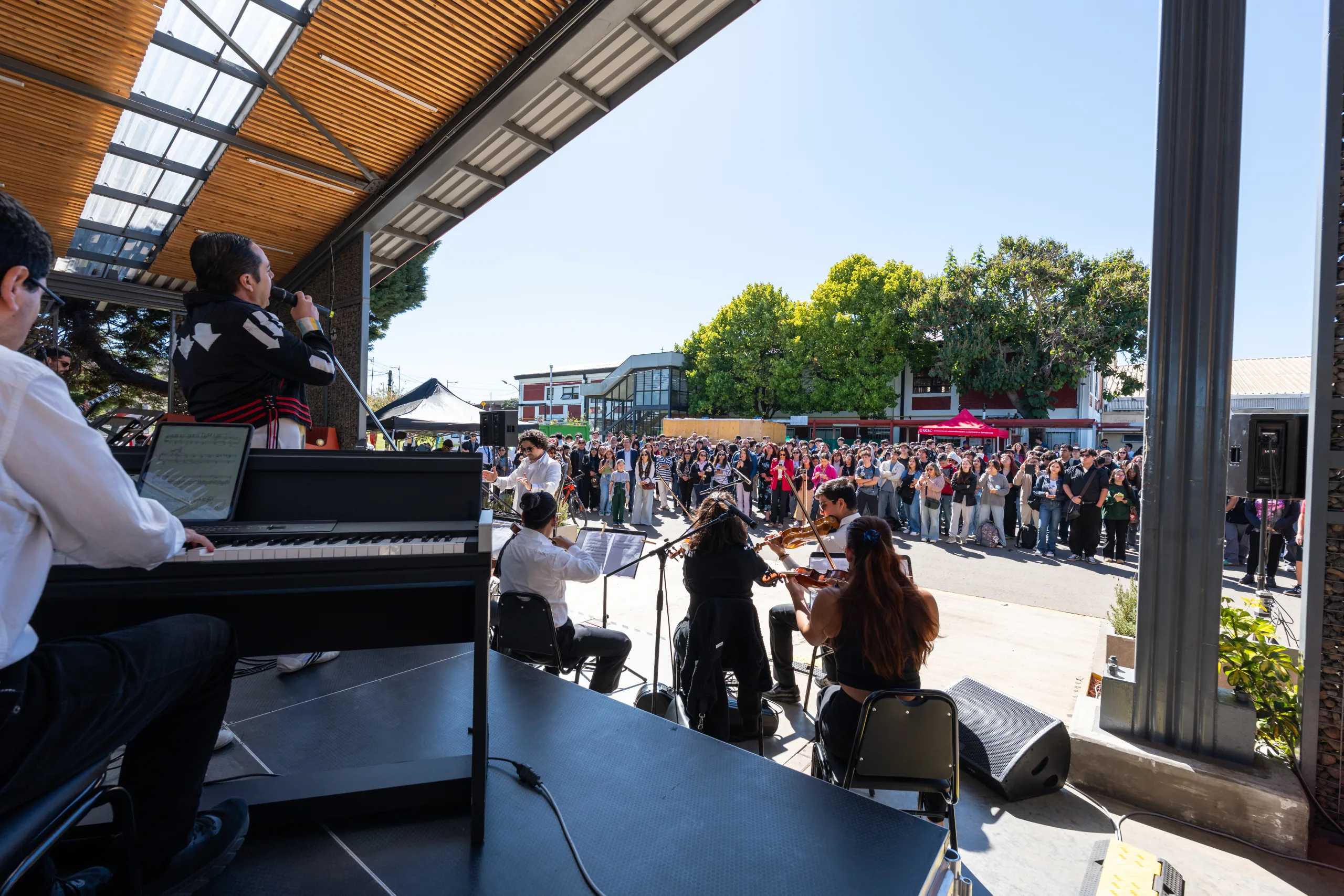 Con clásicos del rock: UCSC inauguró su año académico con concierto sinfónico