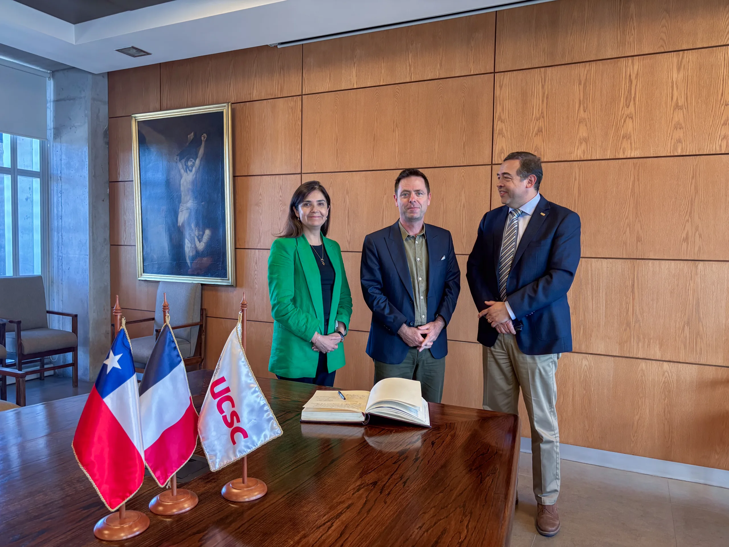 Diputado francés Benoît Larrouquis visita la UCSC para promover la cooperación académica