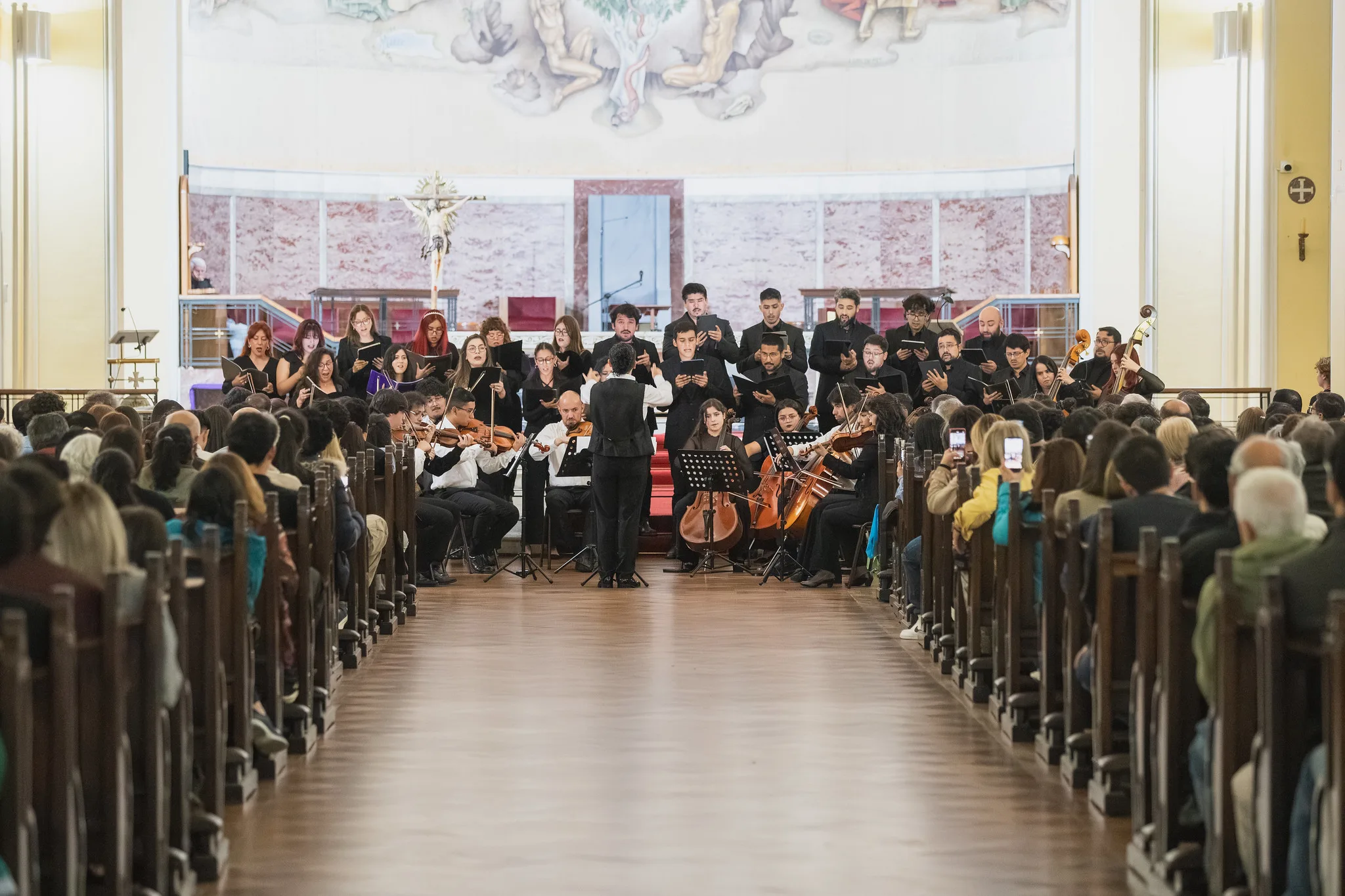Más de 400 personas dieron inicio a la Semana Santa con concierto “Lux Aeterna” en la Catedral