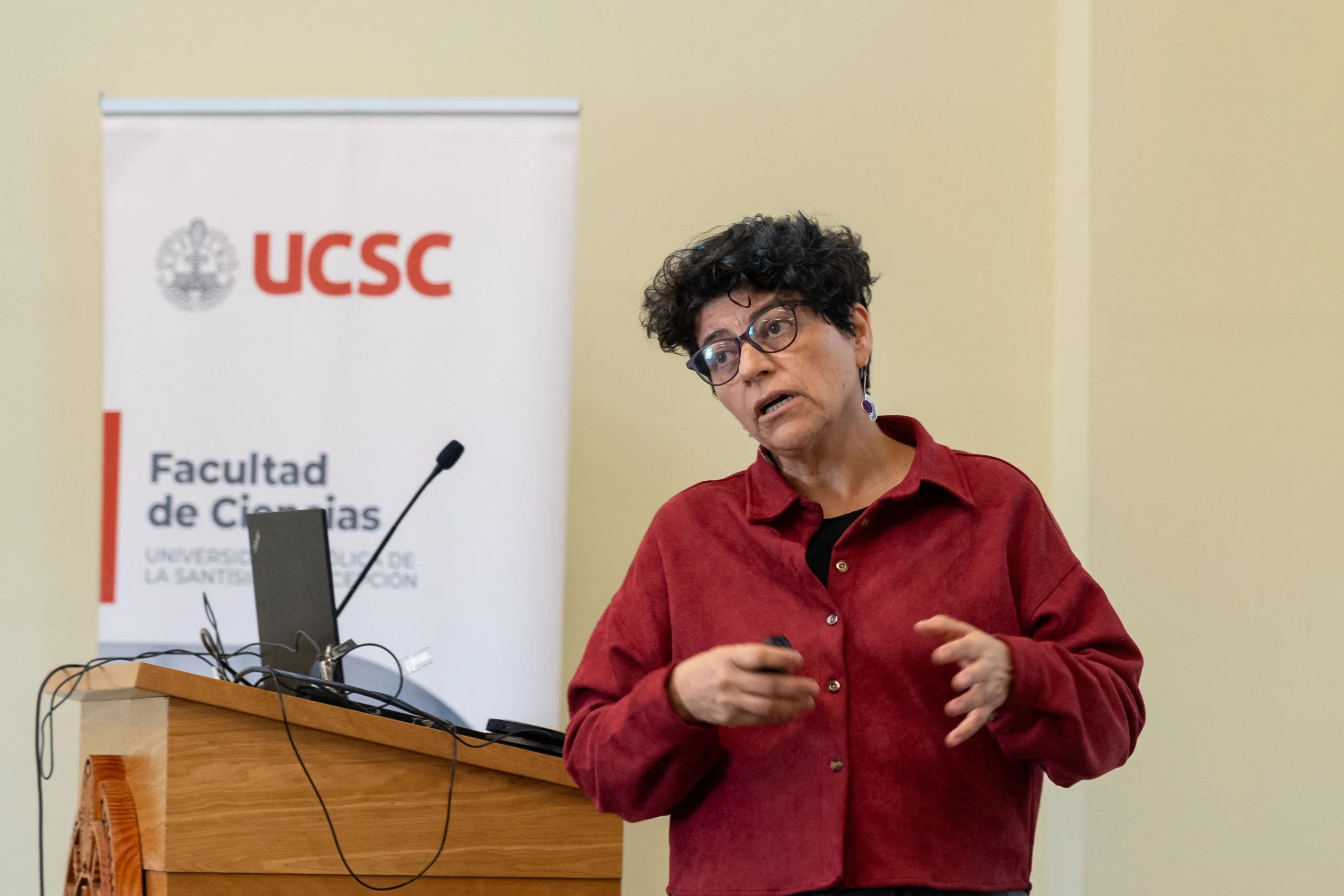 Clase inaugural abordó respuestas de plantas al cambio climático en ambientes extremos