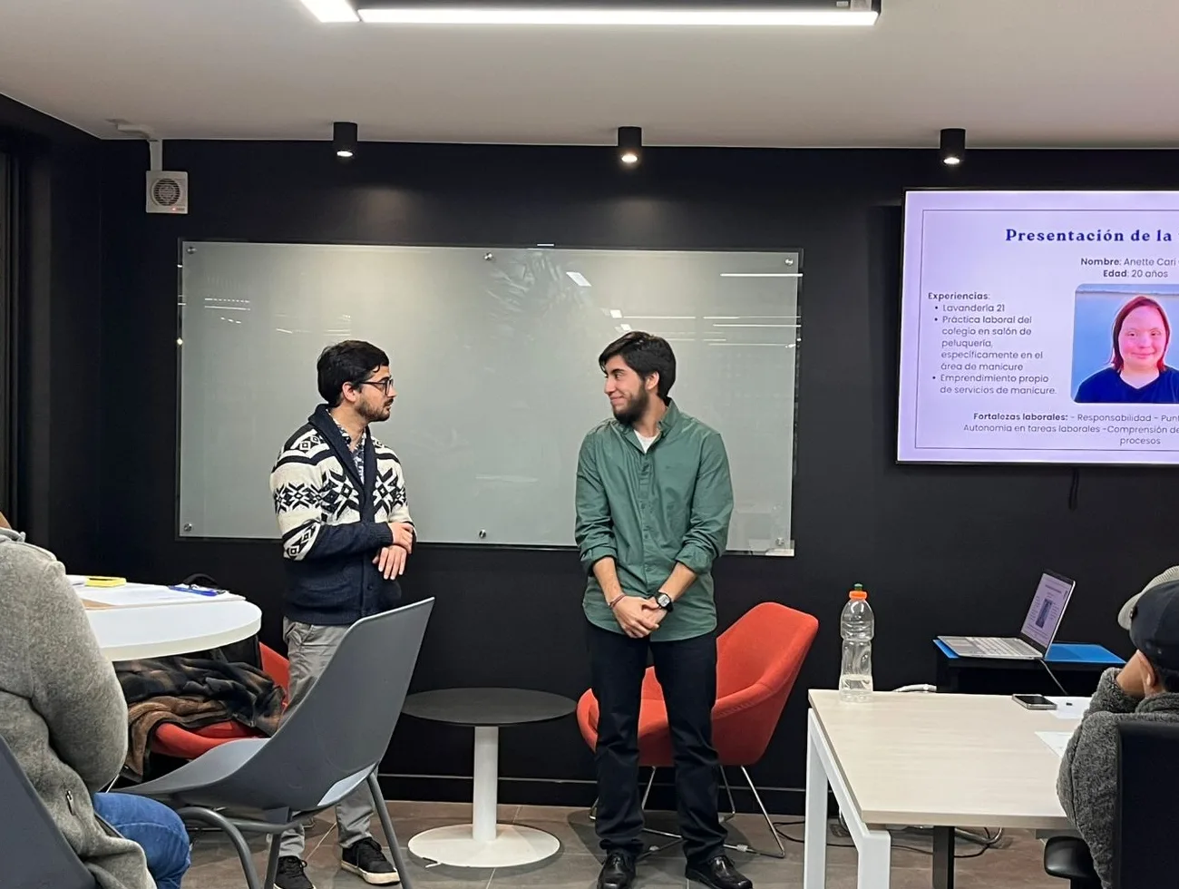 Trabajadores de Biblioteca UCSC participan en charla sobre inclusión laboral