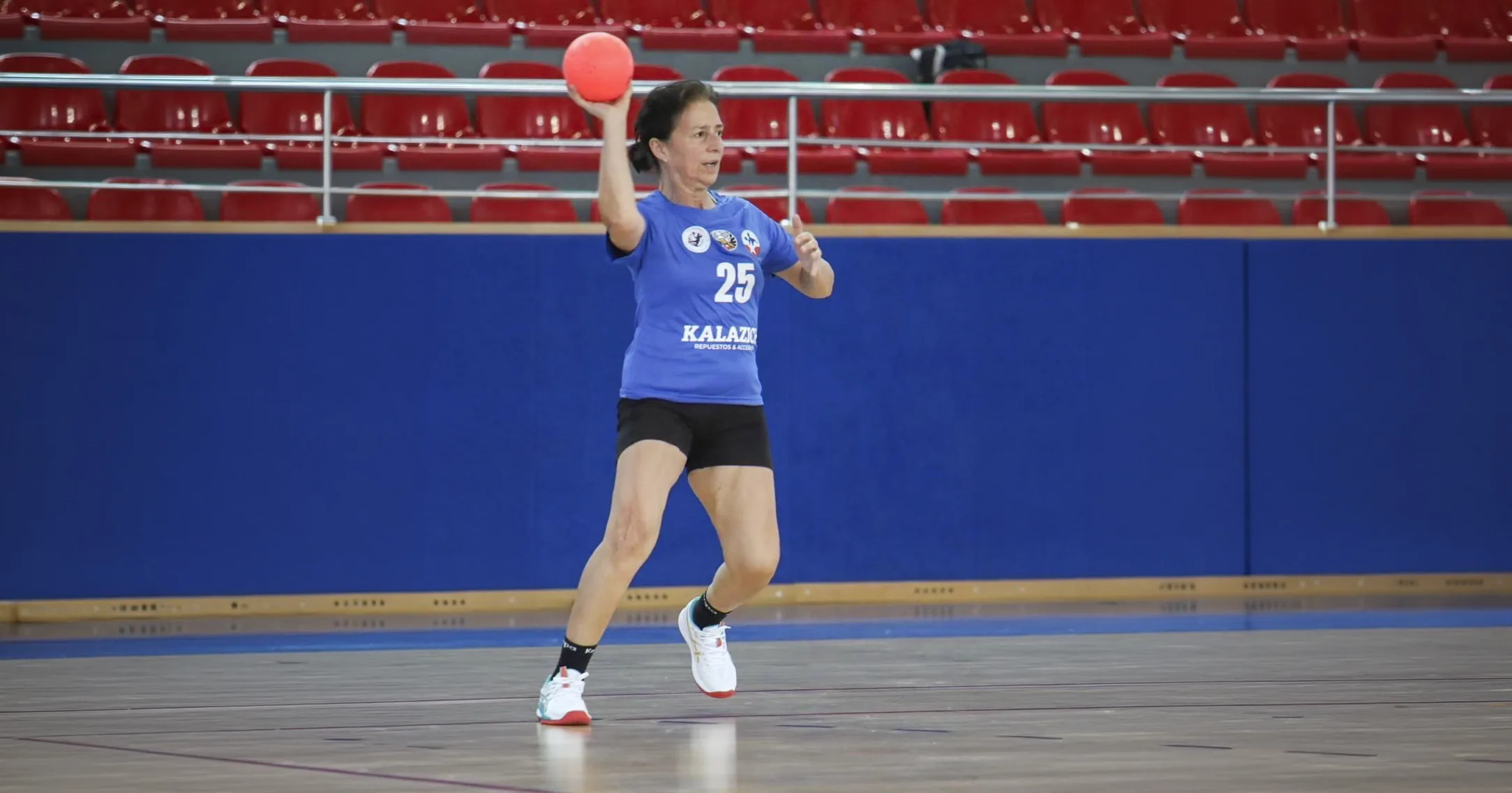 Orgullo regional: Docente brilla con resultados históricos en el Mundial Máster de Handball