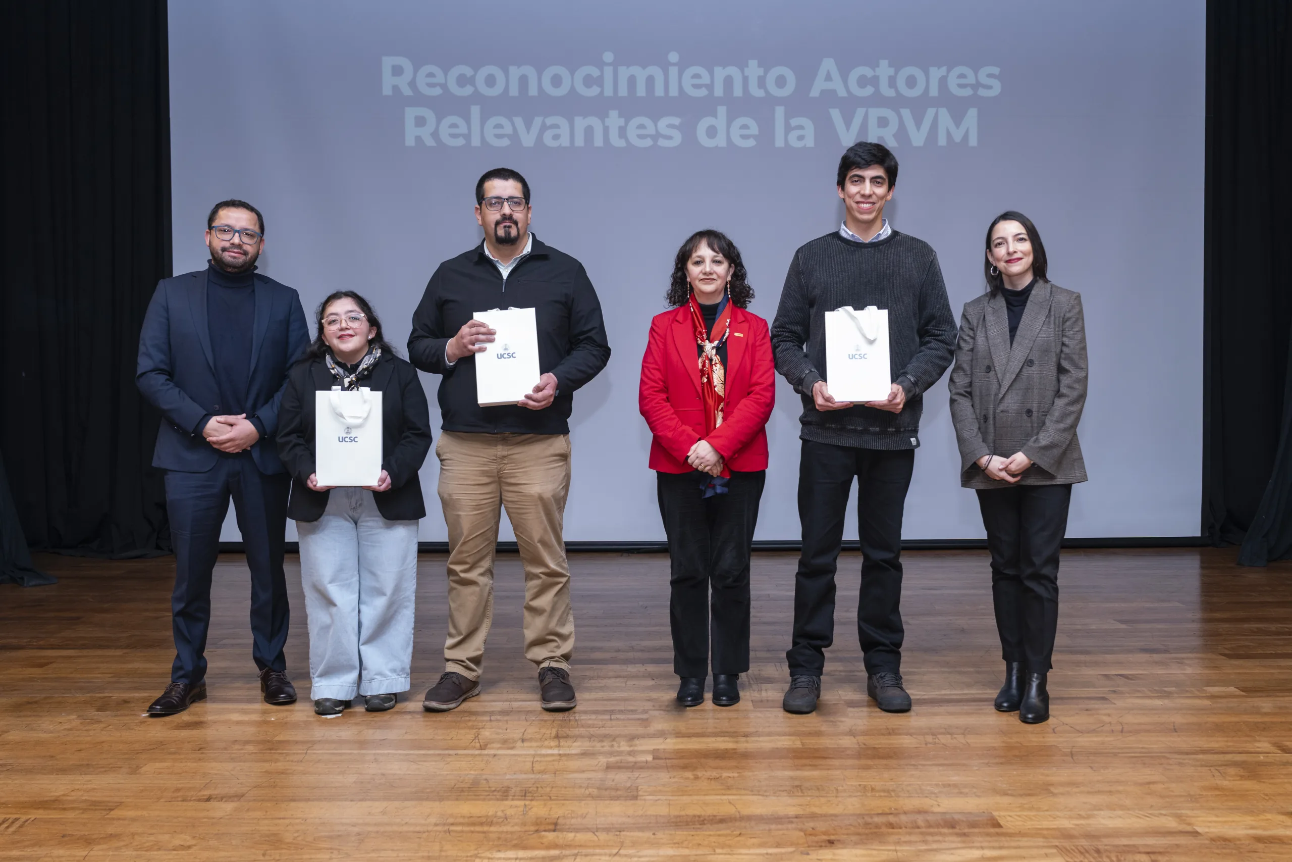 Tres microrrelatos fueron distinguidos en concurso por los 35 años de la UCSC