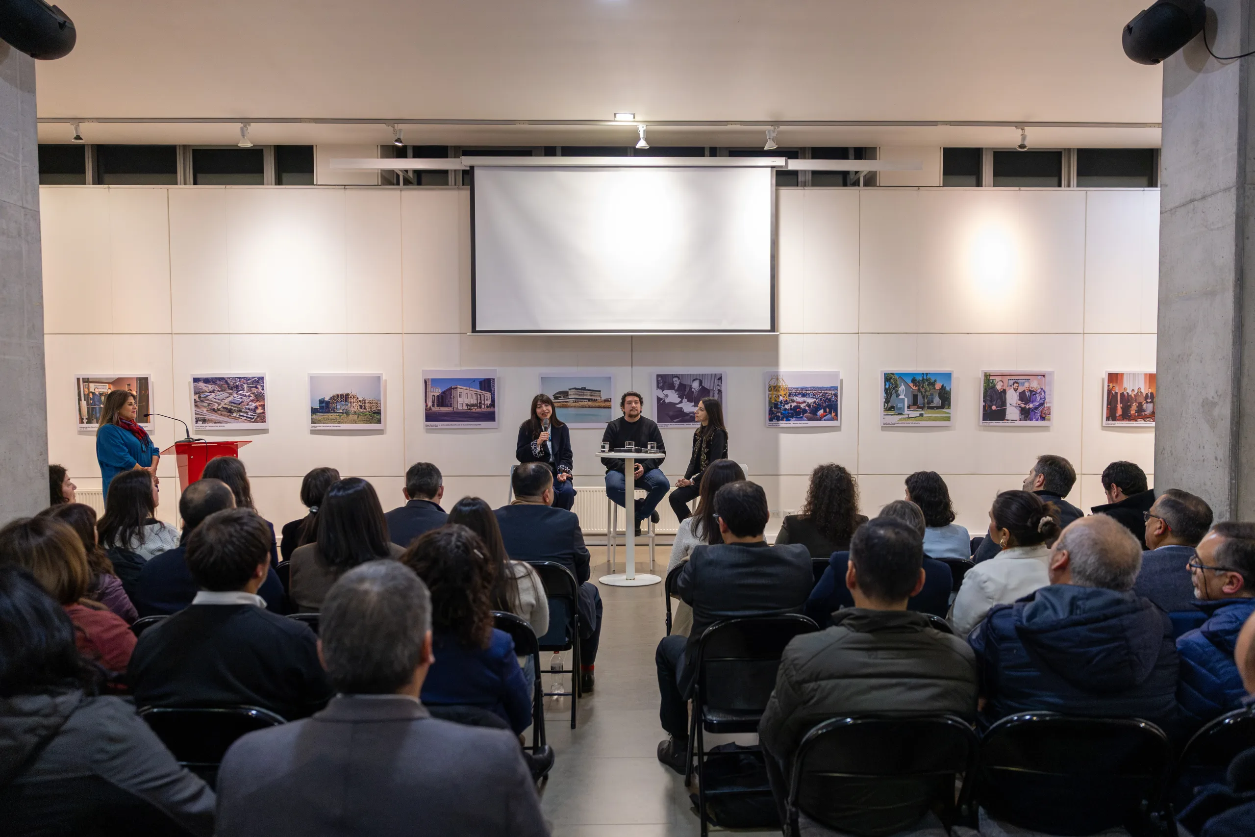Del archivo a la memoria: 35 fotografías recorren la trayectoria de la UCSC