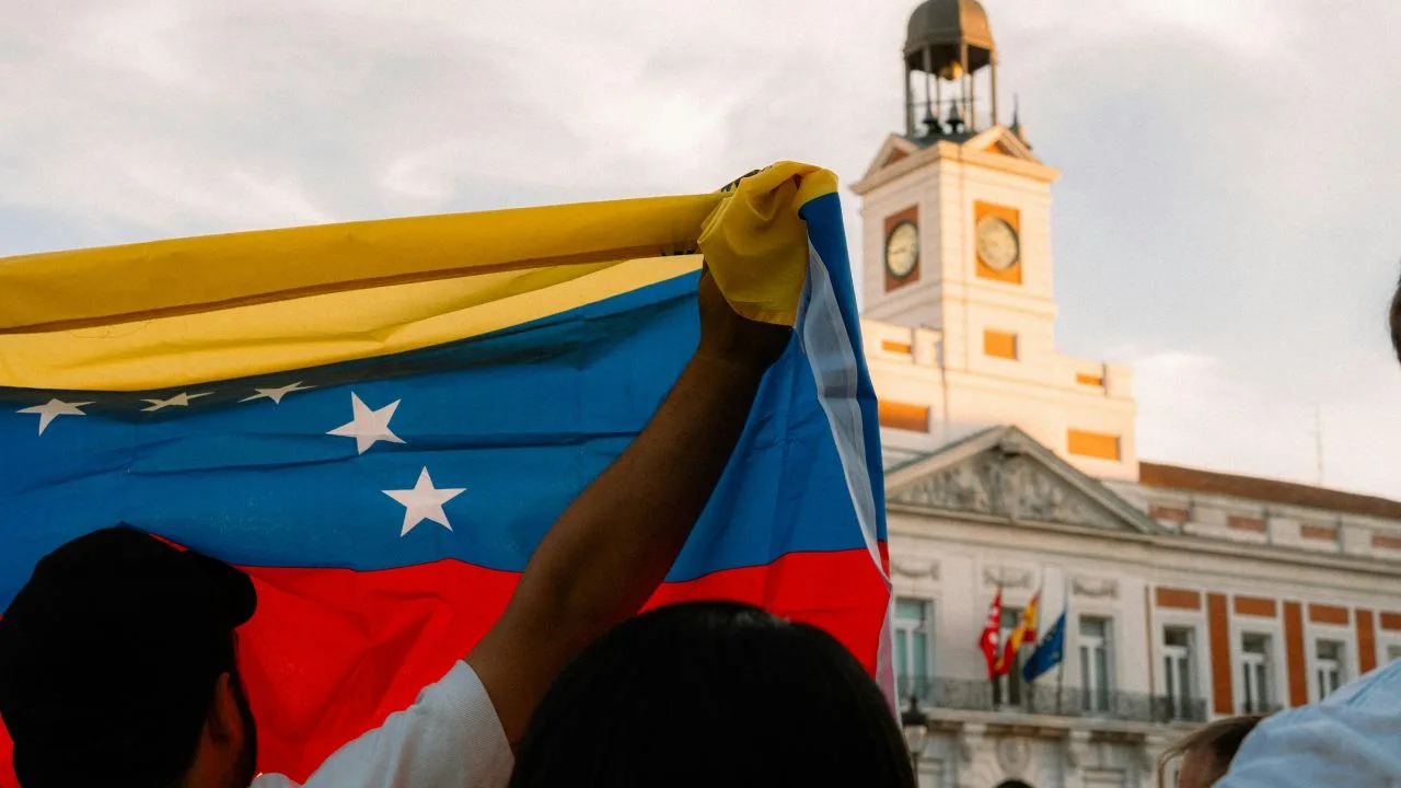 ¿Cómo una democracia modelo terminó en crisis? Las lecciones de Venezuela para América Latina