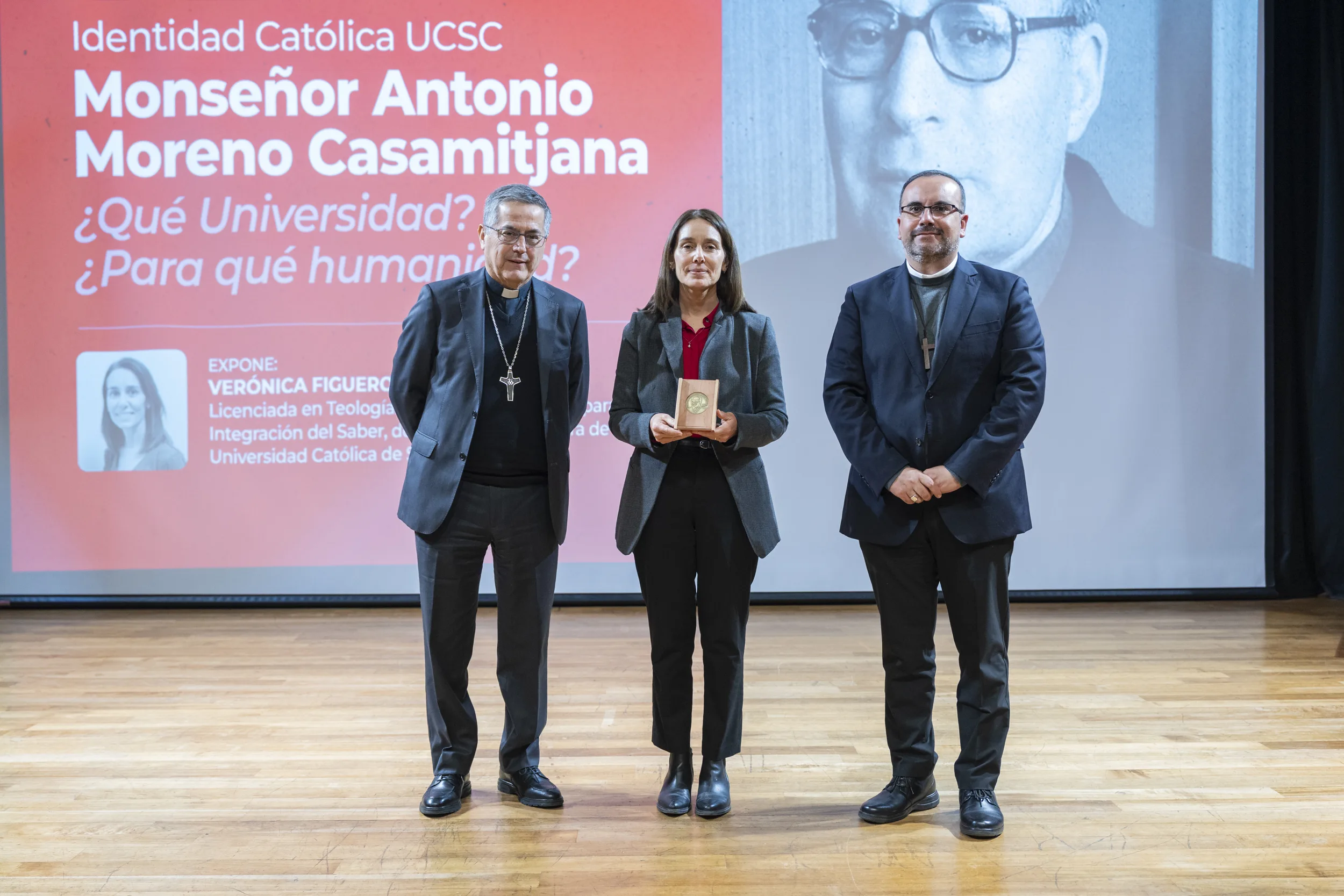 Cátedra 2026: Invitada llama a fortalecer la formación integral ante los desafíos de la tecnología y la cultura