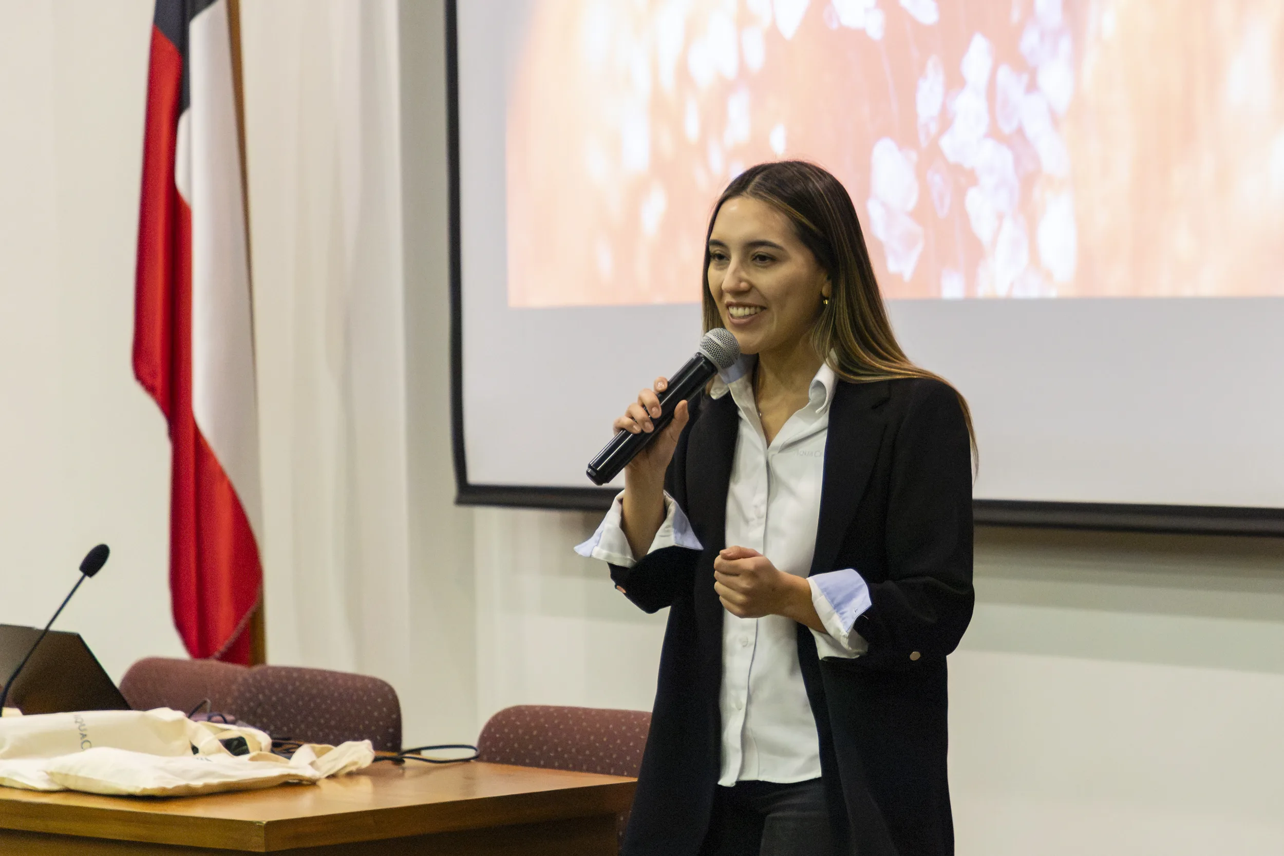 UCSC y AquaChile acercaron oportunidades de práctica y empleo a estudiantes 