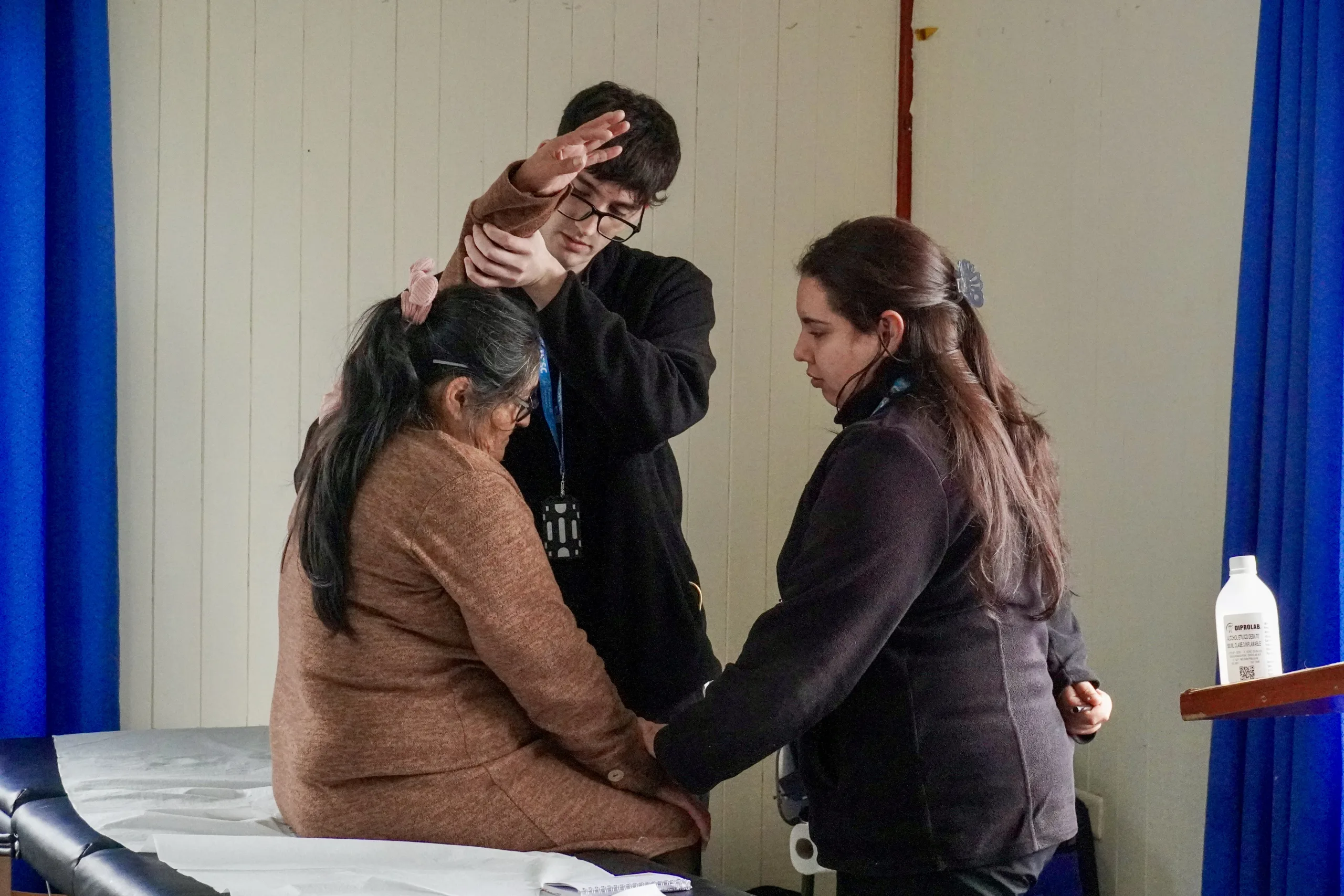 UCSC realizó atenciones médicas y kinesiológicas en Punta Lavapié