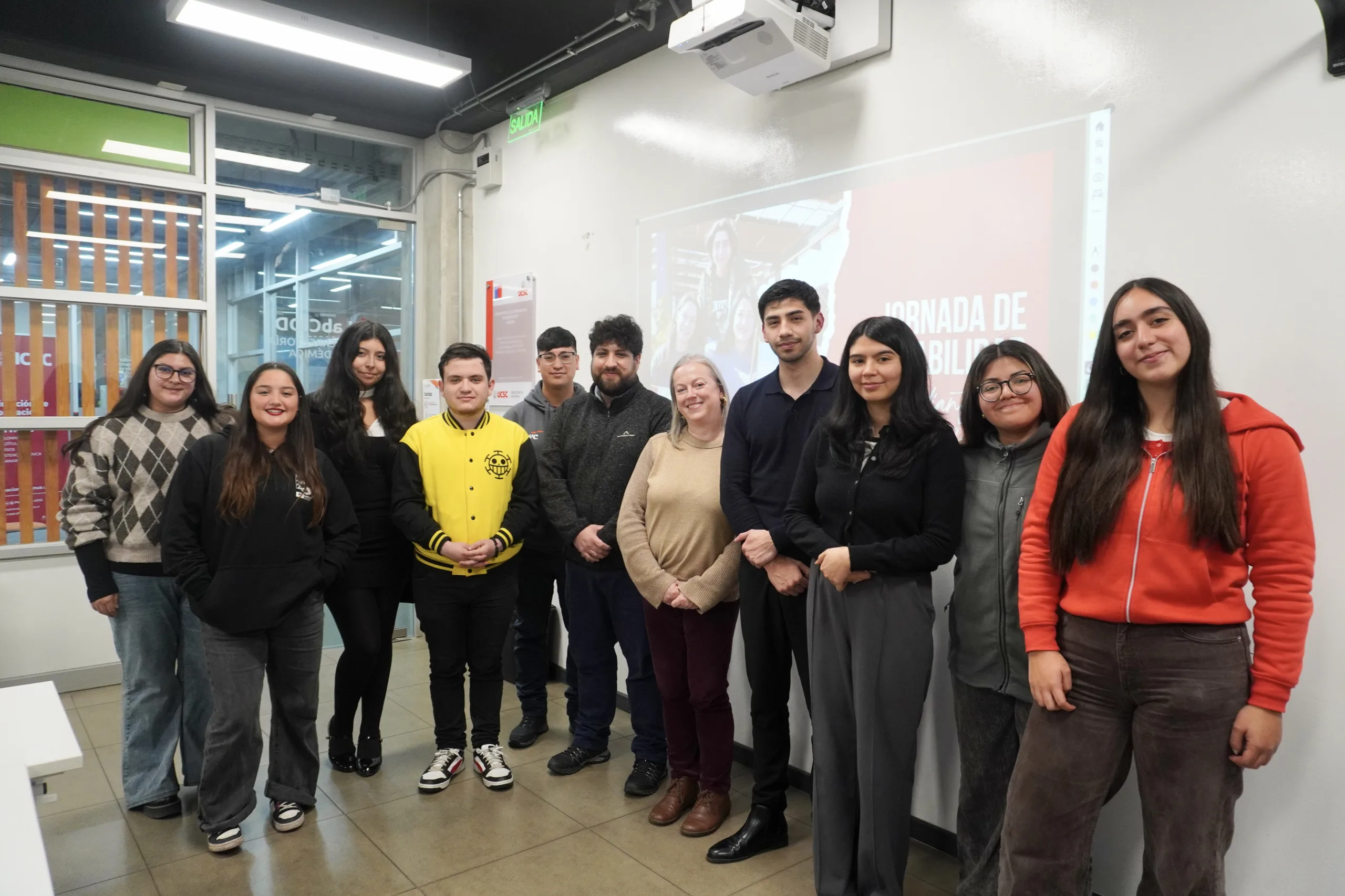 Estudiantes y titulados reflexionaron sobre el valor de su experiencia de intercambio para su desarrollo profesional 