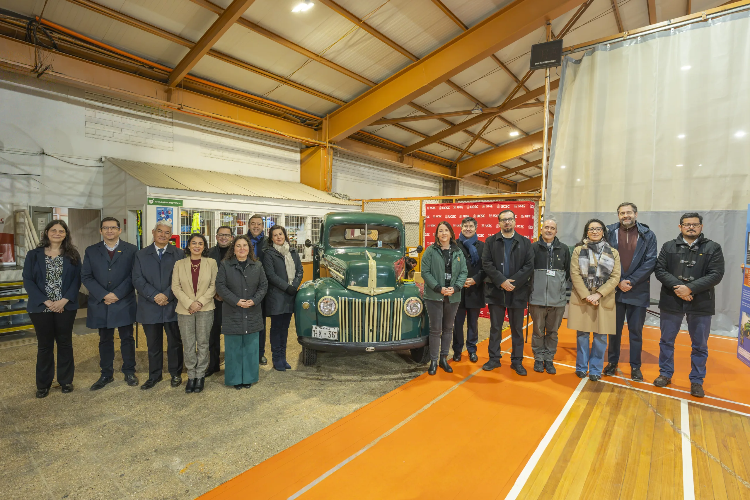 Reliquia de San Alberto Hurtado y la histórica camioneta verde congregaron a cientos de personas en Concepción