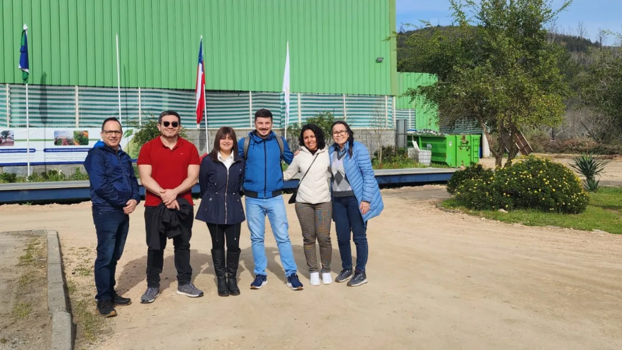 Experiencia de compostaje en Santa Juana reúne a investigadores de Chile y Brasil
