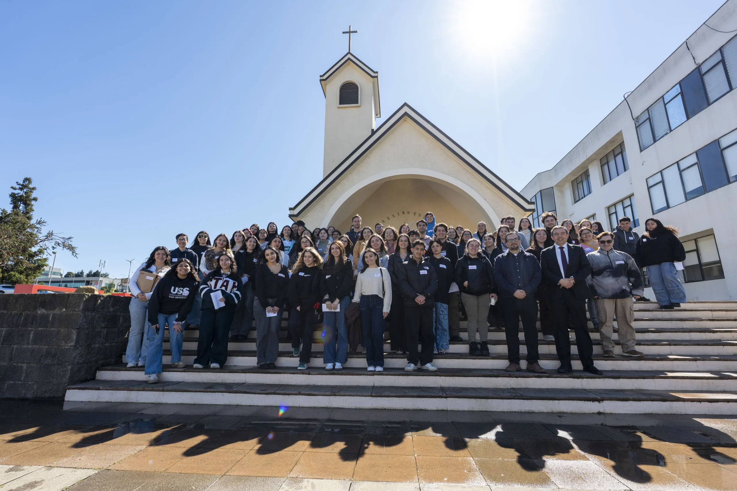 Más de 100 jóvenes participan en jornada sacramental coordinada por la UCSC
