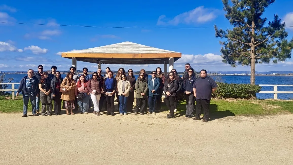 UCSC impulsa la enseñanza de las ciencias desde el territorio en jornada pedagógica en Caleta Lenga 