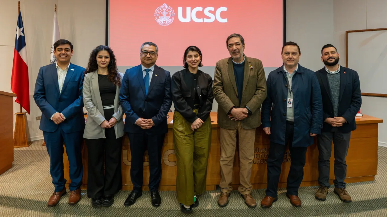 UCSC recibe a Servel para reflexionar sobre democracia, formación ciudadana e identidad